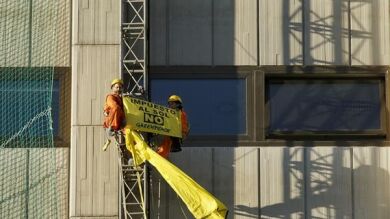 Greenpeace protesta en el ministerio de Industria contra el 'Impuesto al sol'