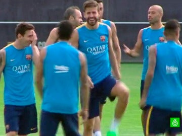 Los jugadores del Barça, sonrientes en el entrenamiento Los jugadores del Barça, sonrientes en el entrenamiento