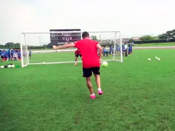 Siqueira marca un golazo de penalti Siqueira marca un golazo de penalti