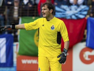 Iker Casillas en un partido con el Oporto