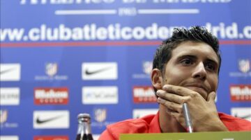 Borja Bastón en una rueda de prensa con el Atlético