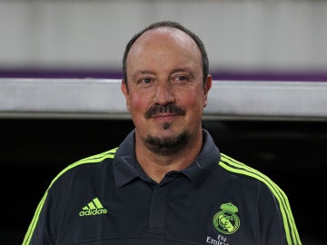 Rafa Benítez sonríe antes de un partido con el Real Madrid