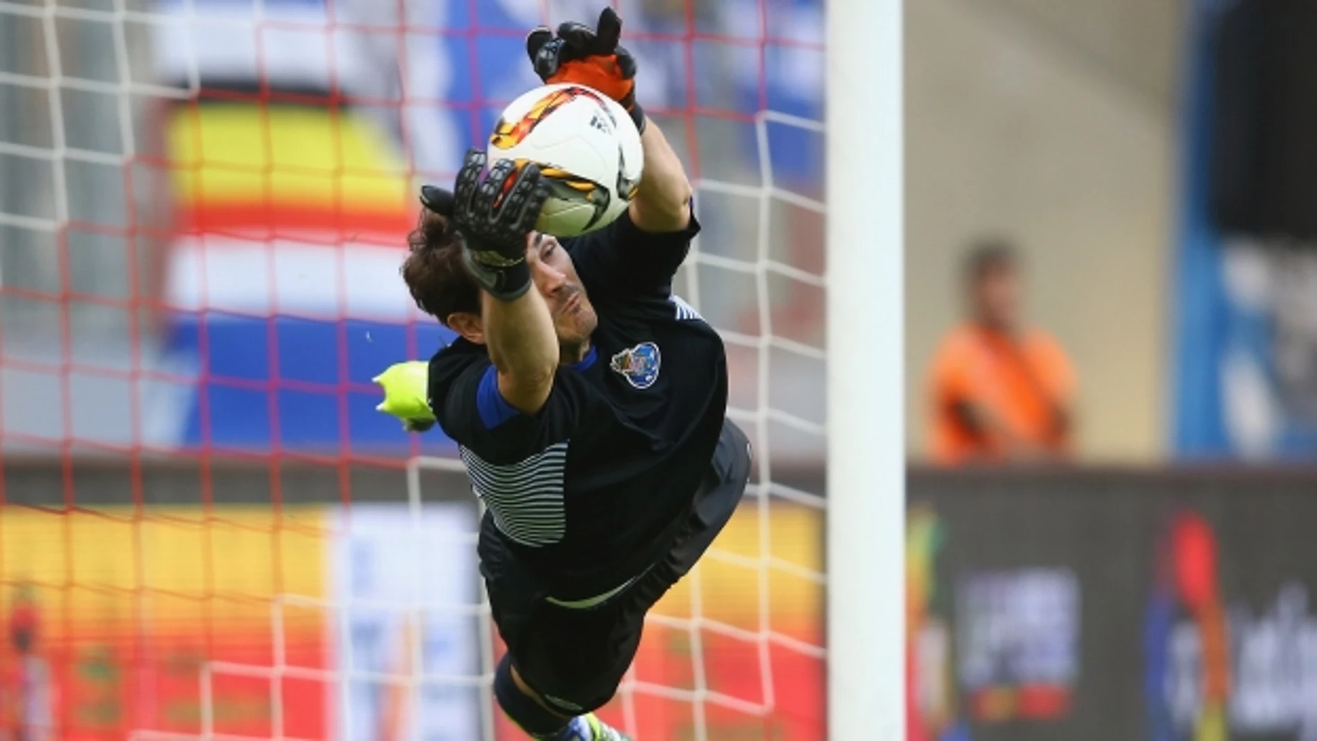 Iker Casillas detiene un penalti al Valencia Iker Casillas detiene un penalti al Valencia