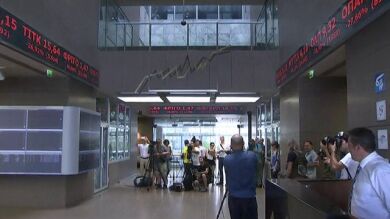 La Bolsa griega cae un 16,23% en su primera jornada tras cinco semanas cerrada