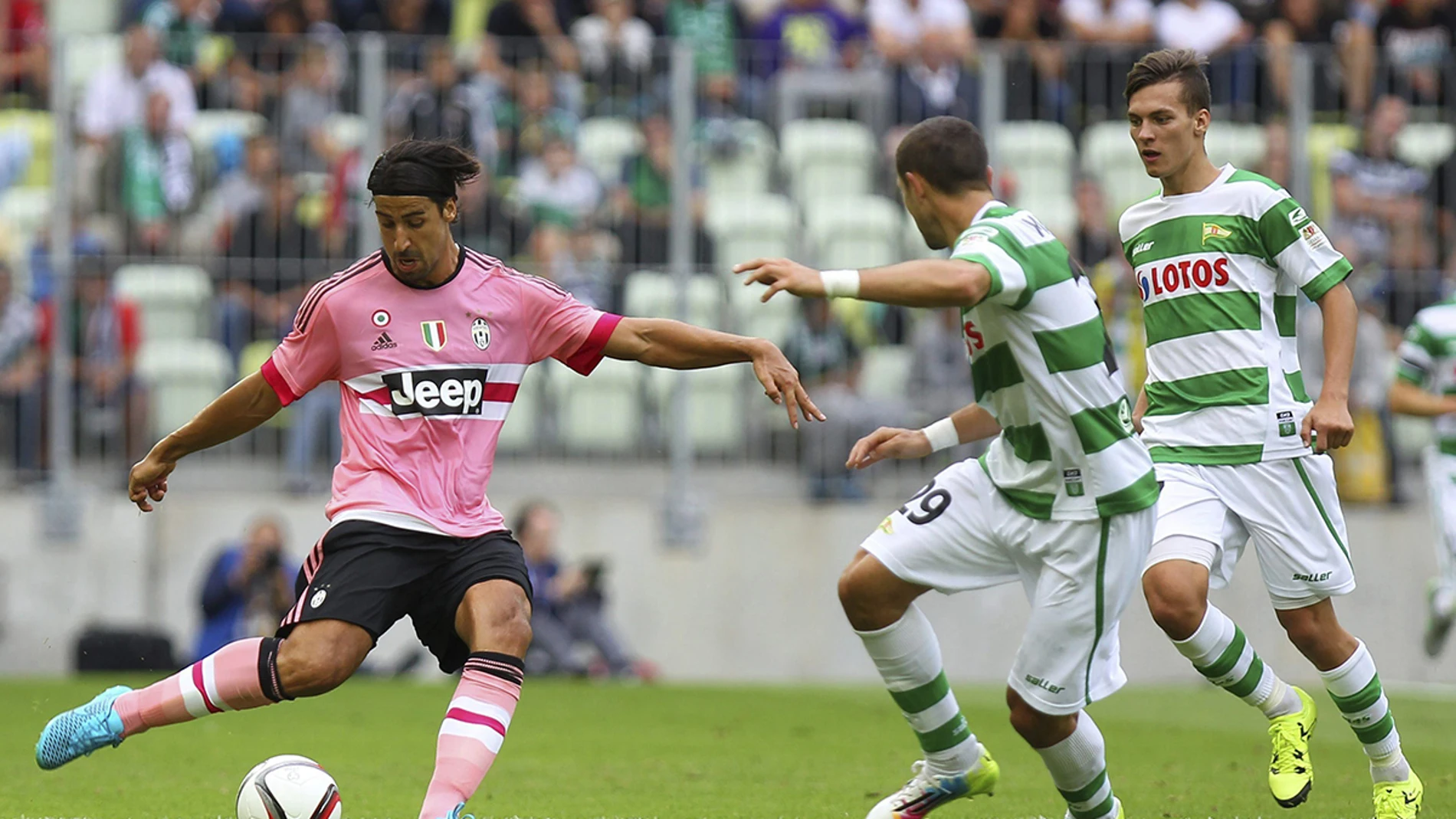 Khedira, en un amistoso contra el Lechia Gdansk Khedira, en un amistoso contra el Lechia Gdansk