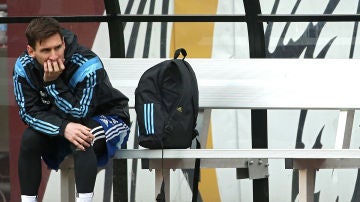 Leo Messi, pensativo durante una concentración con Argentina