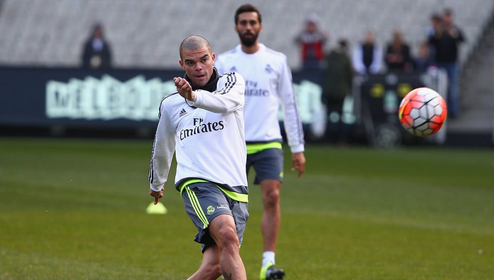 Pepe entrena con el Real Madrid