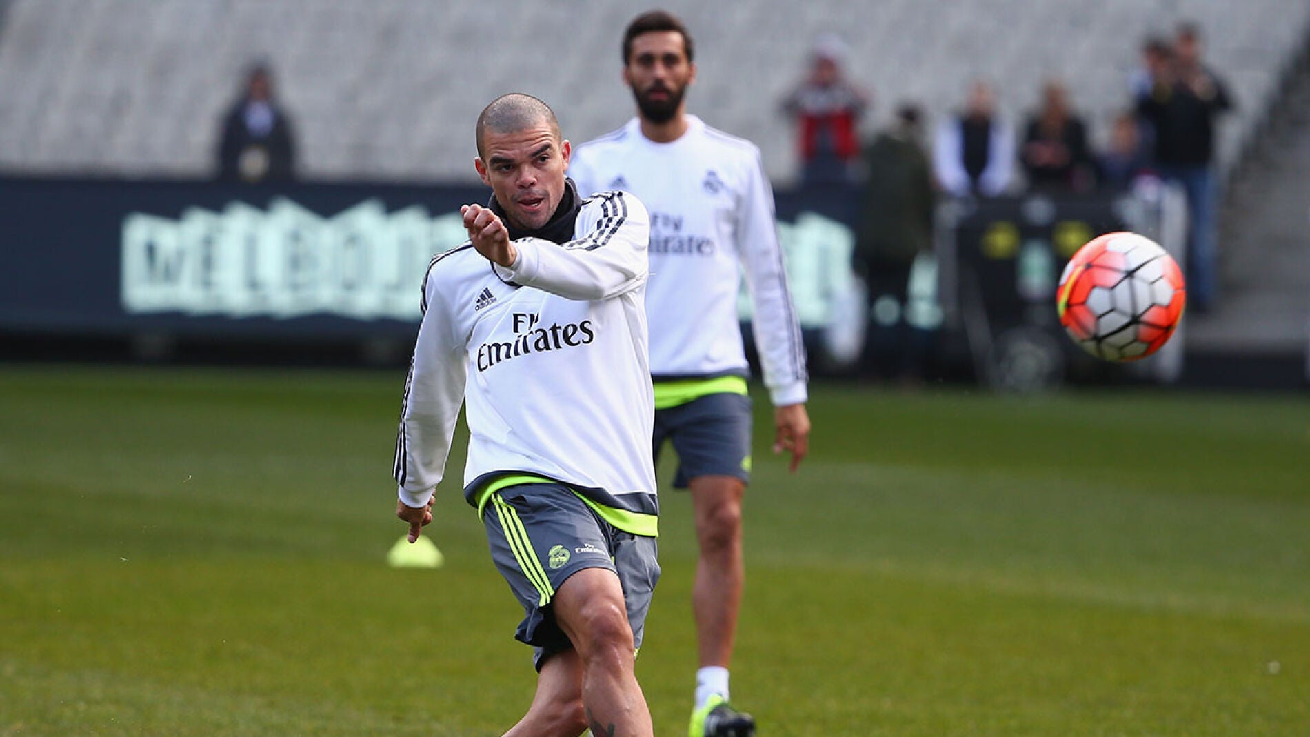 Pepe entrena con el Real Madrid