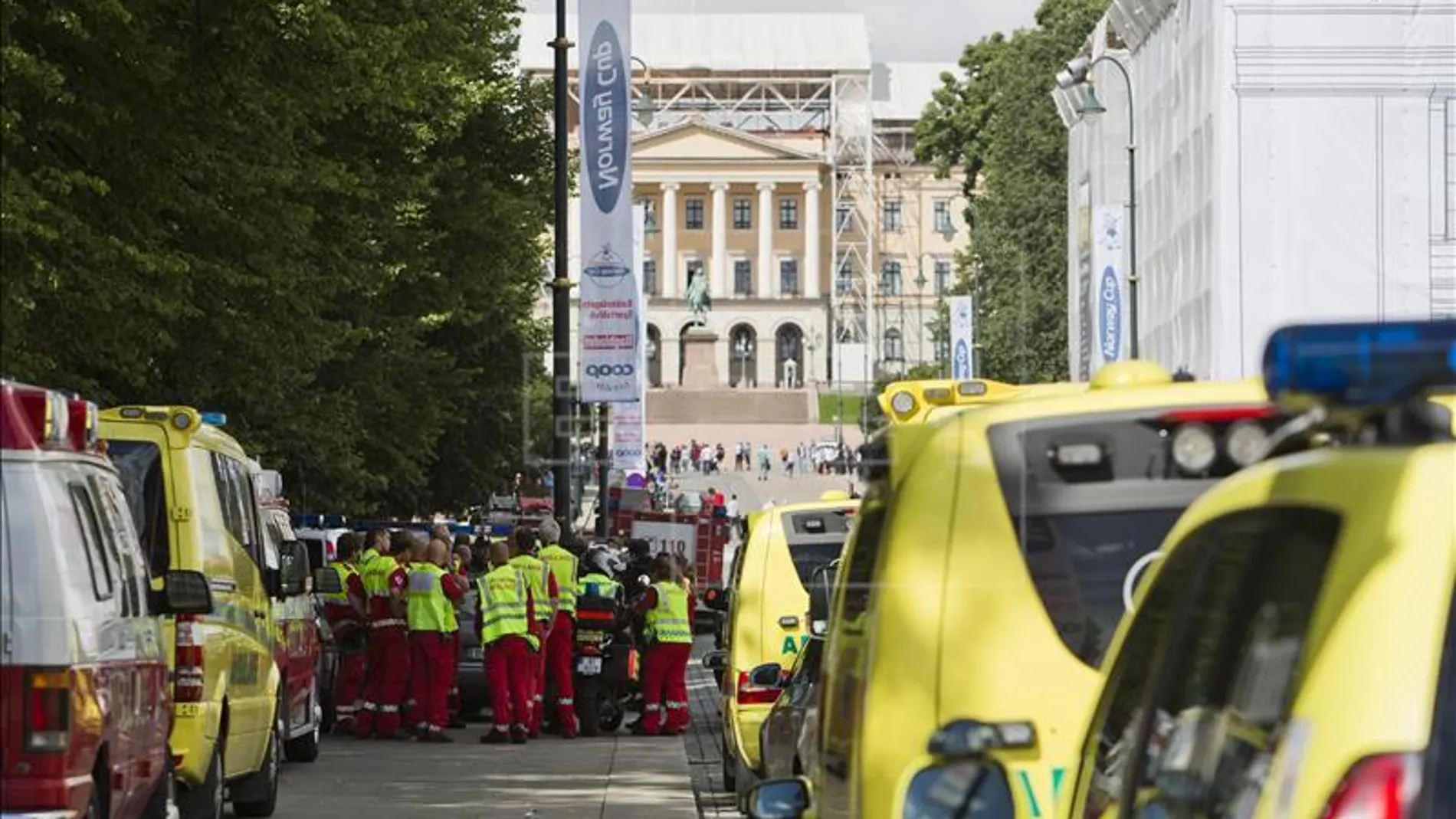 Fuerzas de Seguridad esperando instrucciones tras encontrarse un objeto sospechoso Fuerzas de Seguridad esperando instrucciones tras encontrarse un objeto sospechoso