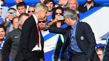 Mourinho y Wenger, en uno de sus numerosos enfrentamientos en Inglaterra