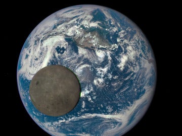 Imagen del lado oscuro de la luna tomada por la NASA