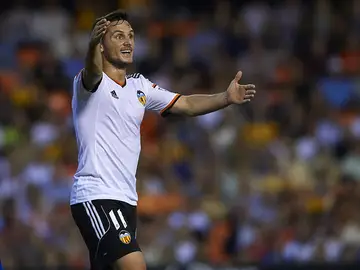 Piatti protesta en un partido con el Valencia Piatti protesta en un partido con el Valencia