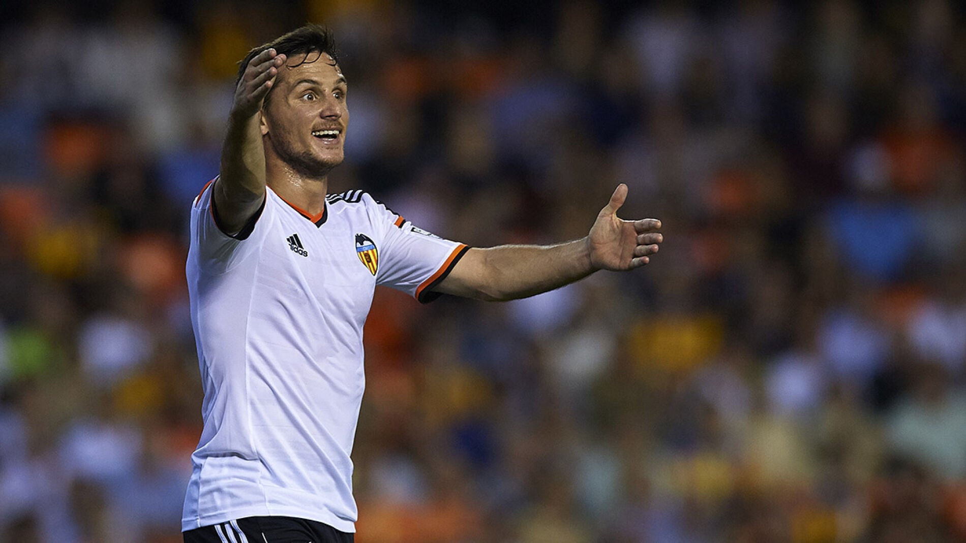 Piatti protesta en un partido con el Valencia