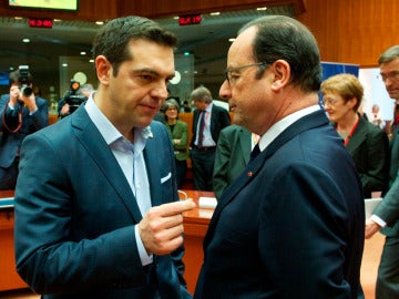 Tsipras y Hollande conversan en Bruselas