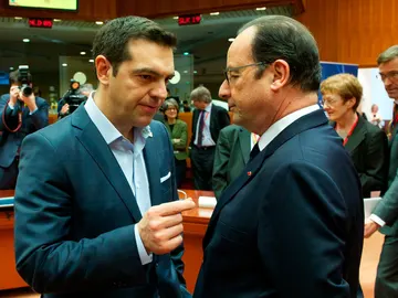 Tsipras y Hollande conversan en Bruselas Tsipras y Hollande conversan en Bruselas