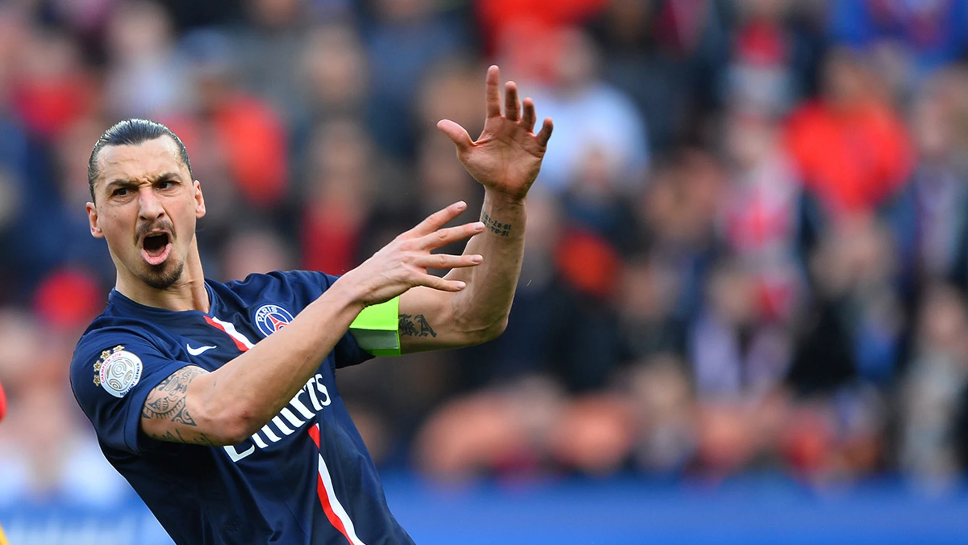 Ibrahimovic, enfadado en un partido con el PSG Ibrahimovic, enfadado en un partido con el PSG