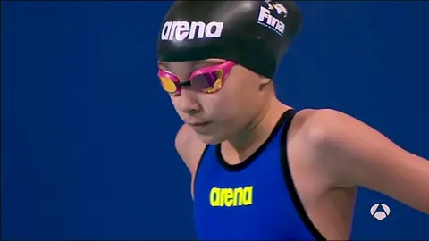 Alzain Tareq, nadadora de diez años Alzain Tareq, nadadora de diez años