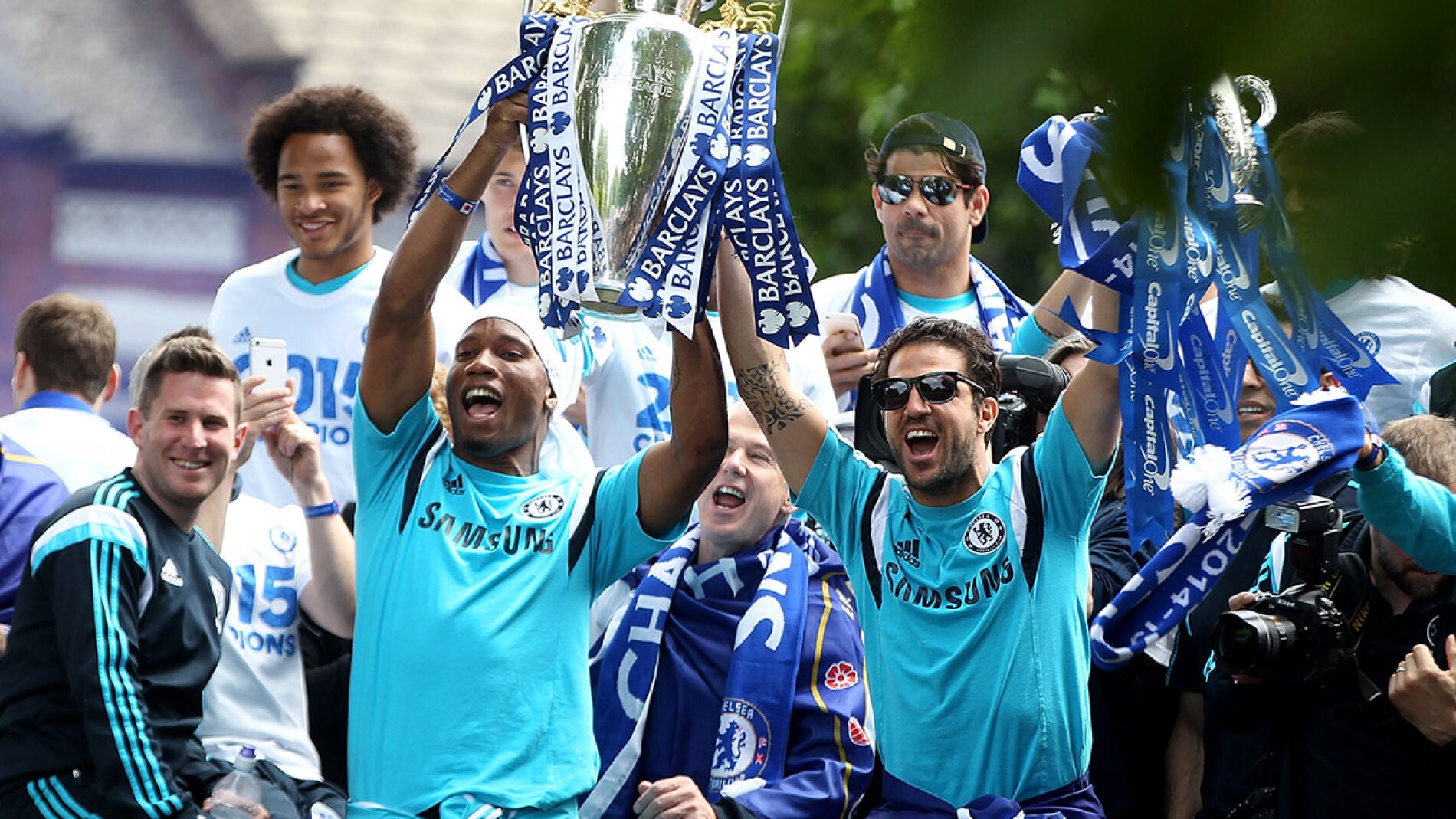 El Chelsea celebra el t&iacute;tulo de la temporada pasada