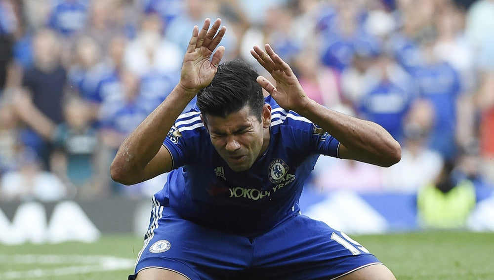 Diego Costa se lamenta de una ocasión fallada