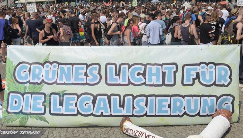Miles de personas piden la legalización de la marihuana en Berlín