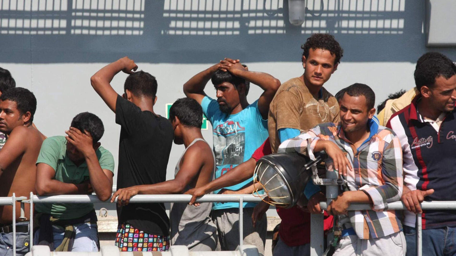 Una barcaza llega con 116 inmigrantes