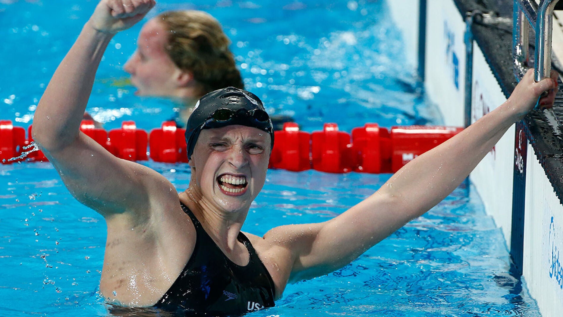 Ledecky celebra su r&eacute;cord y oro en 800 libre