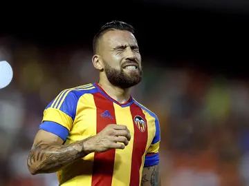 Otamendi se lamenta durante el partido Otamendi se lamenta durante el partido