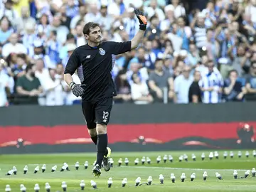 Iker Casillas, durante su presentación con el Oporto Iker Casillas, durante su presentación con el Oporto