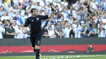 Iker Casillas, durante su presentación con el Oporto