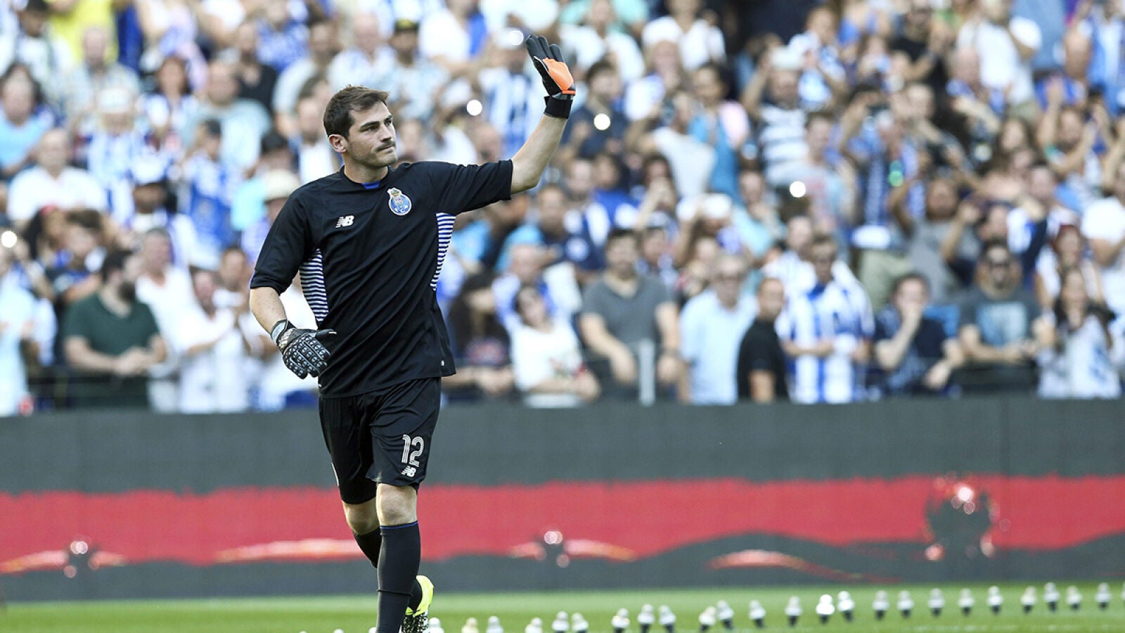 El Oporto vende las camisetas de Casillas previstas para un año en un mes