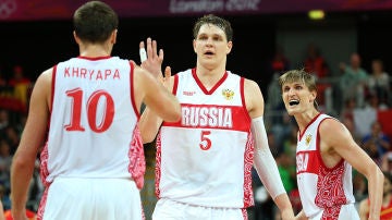 Khryapa, Mozgov y Kirilenko, con la selección rusa