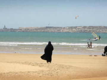 Mujeres en otra playa de Marruecos