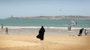 Mujeres en otra playa de Marruecos