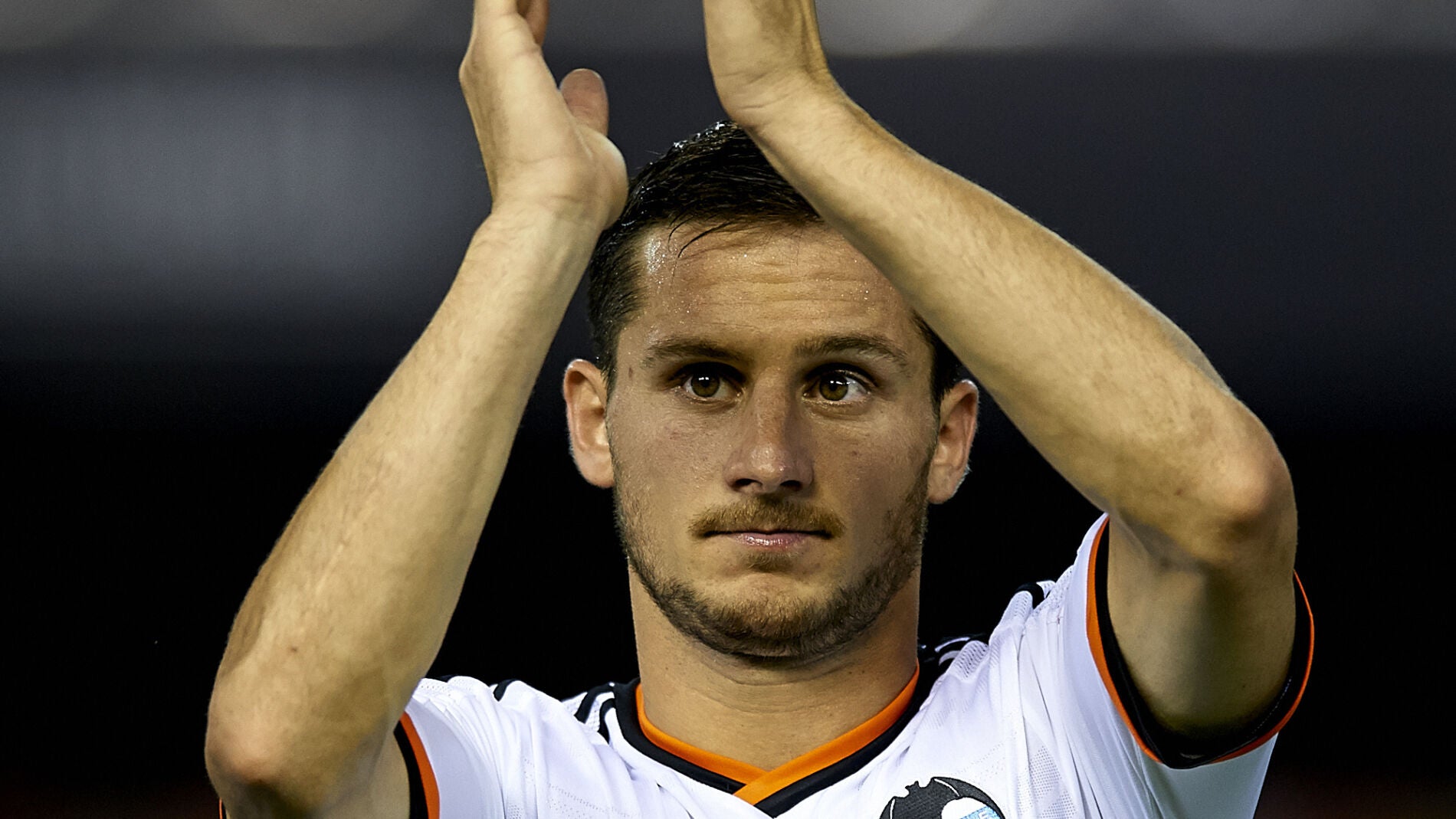El delantero argentino del Valencia Pablo Piatti, agradecido con la afici&oacute;n