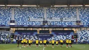 El Sevilla hace piña en una sesión de entrenamiento