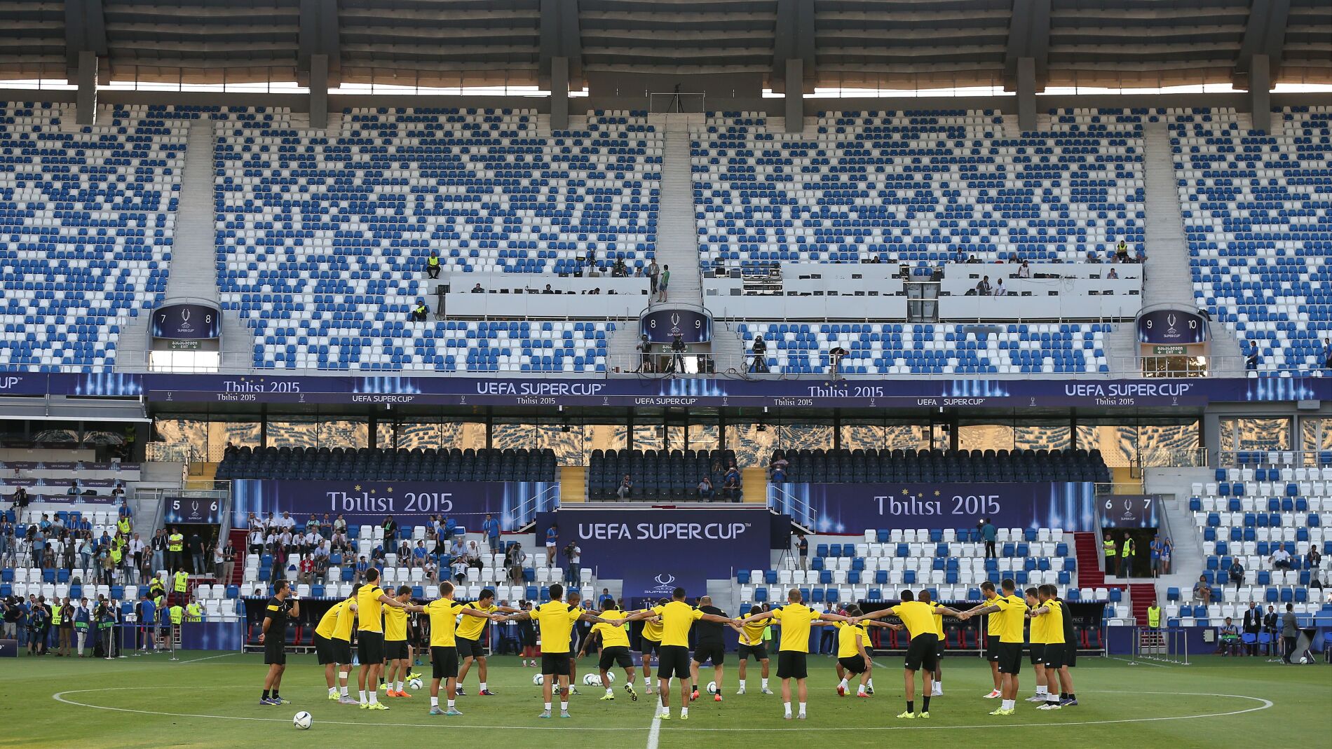 El Sevilla hace pi&ntilde;a en una sesi&oacute;n de entrenamiento