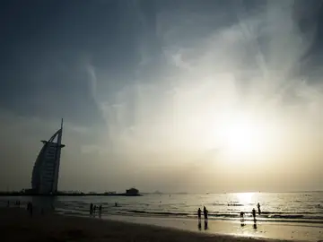 Una playa de los Emiratos Árabes Una playa de los Emiratos Árabes