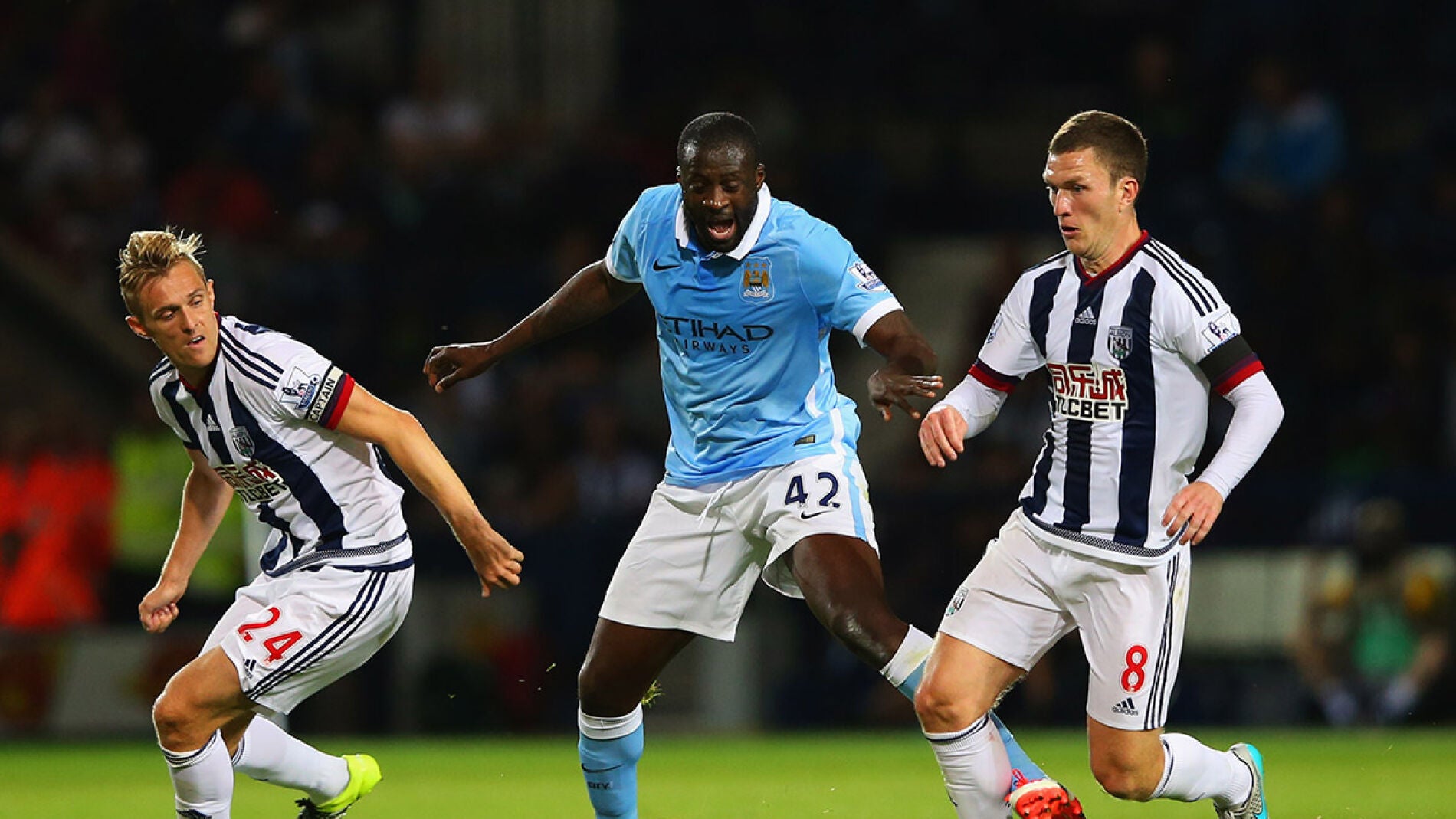 Yaya Tour&eacute; conduce el bal&oacute;n ante el West Brom