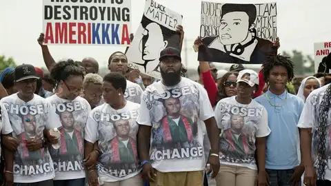 Marcha en Ferguson tras un año de la muerte de Brown Marcha en Ferguson tras un año de la muerte de Brown