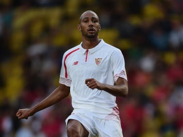 Steven N'Zonzi durante un partido