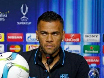 Dani Alves en rueda de prensa