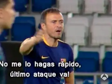 Luis Enrique da instrucciones durante un entrenamiento Luis Enrique da instrucciones durante un entrenamiento