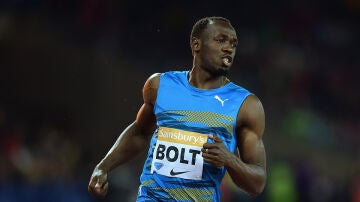Usain Bolt durante la final de los 100 metros en Londres