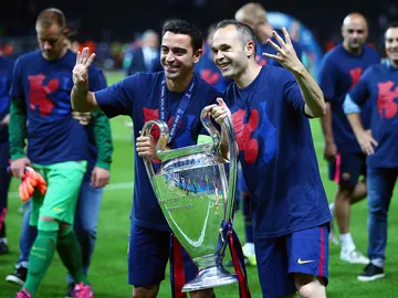 Xavi e Iniesta sostienen su cuarta Champions League Xavi e Iniesta sostienen su cuarta Champions League