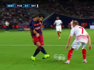 Suárez mete un pase milimétrico a Rafinha Suárez mete un pase milimétrico a Rafinha
