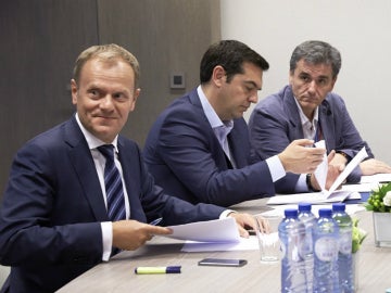 Tsipras, Tsakalotos y Tusk