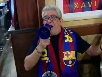 Frame 43.677792 de: Los aficionados del Sevilla y del Barça disfrutaron de una noche mágica Frame 43.677792 de: Los aficionados del Sevilla y del Barça disfrutaron de una noche mágica