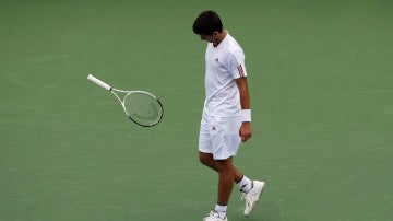 Djokovic tira su raqueta