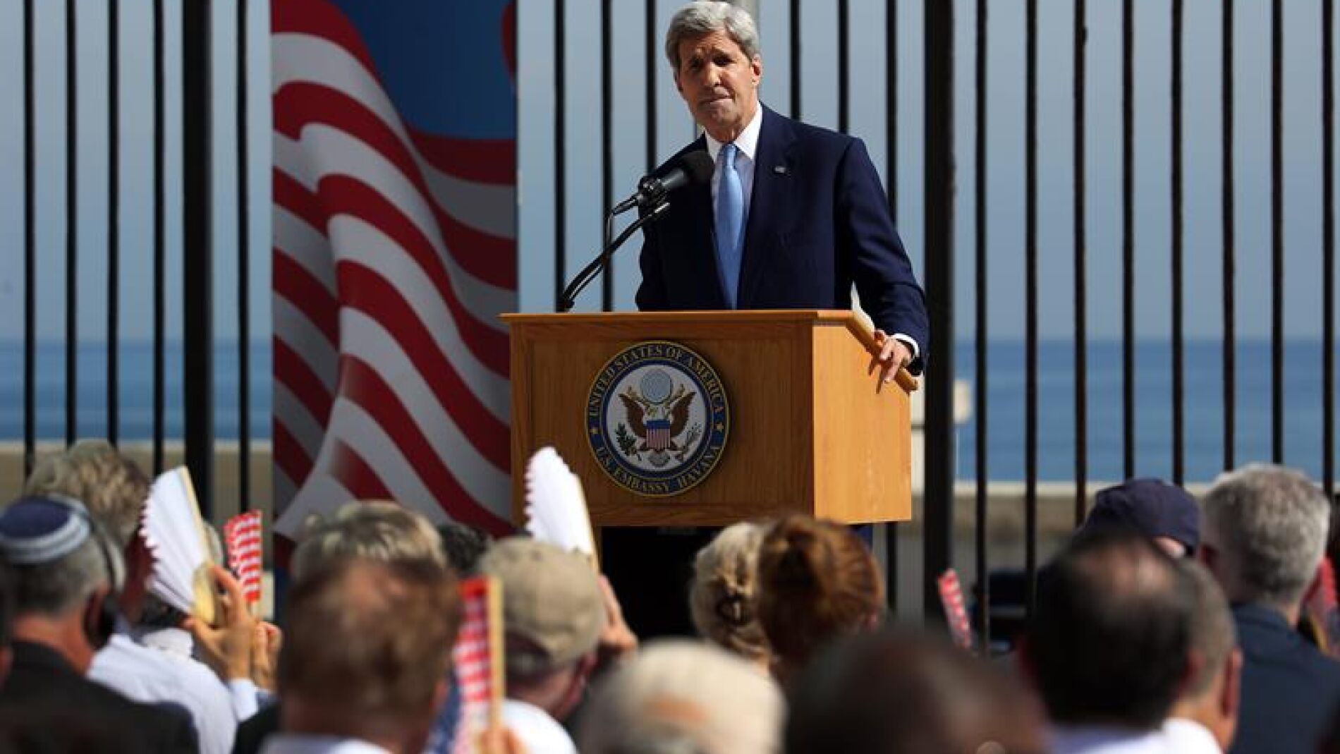 John Kerry en la ceremonia de reapertura de la embajada en la Habana