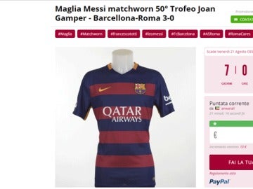 La Roma subasta la camiseta que Messi dio a Totti